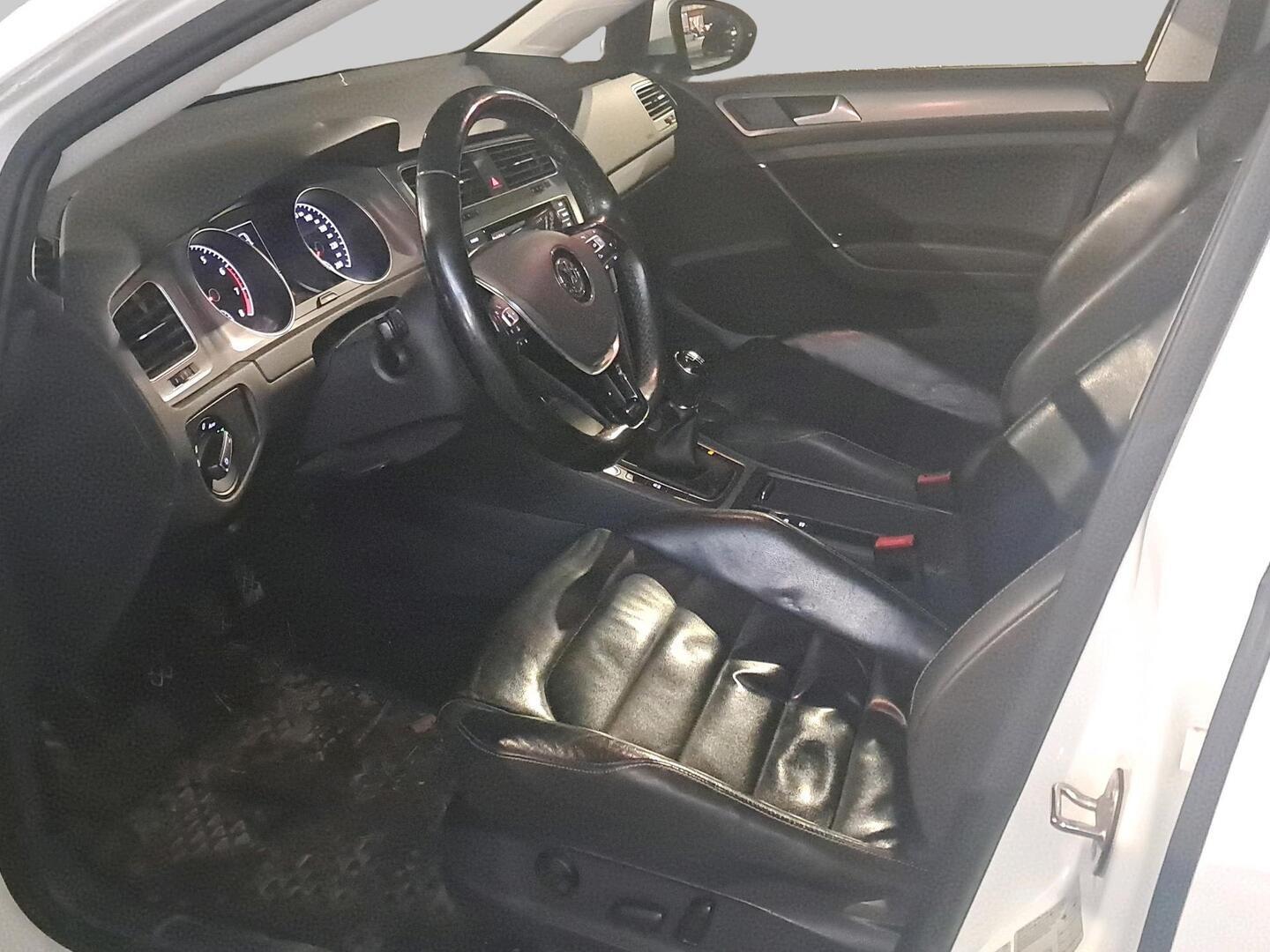 VOLKSWAGEN Golf 2015