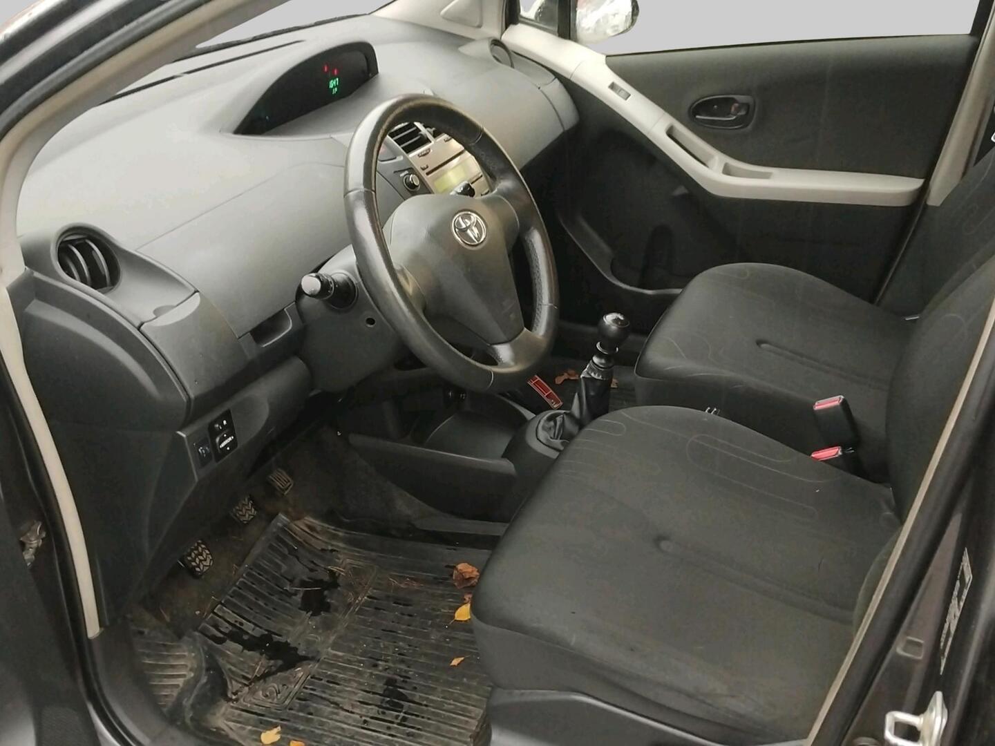 TOYOTA Yaris 2009