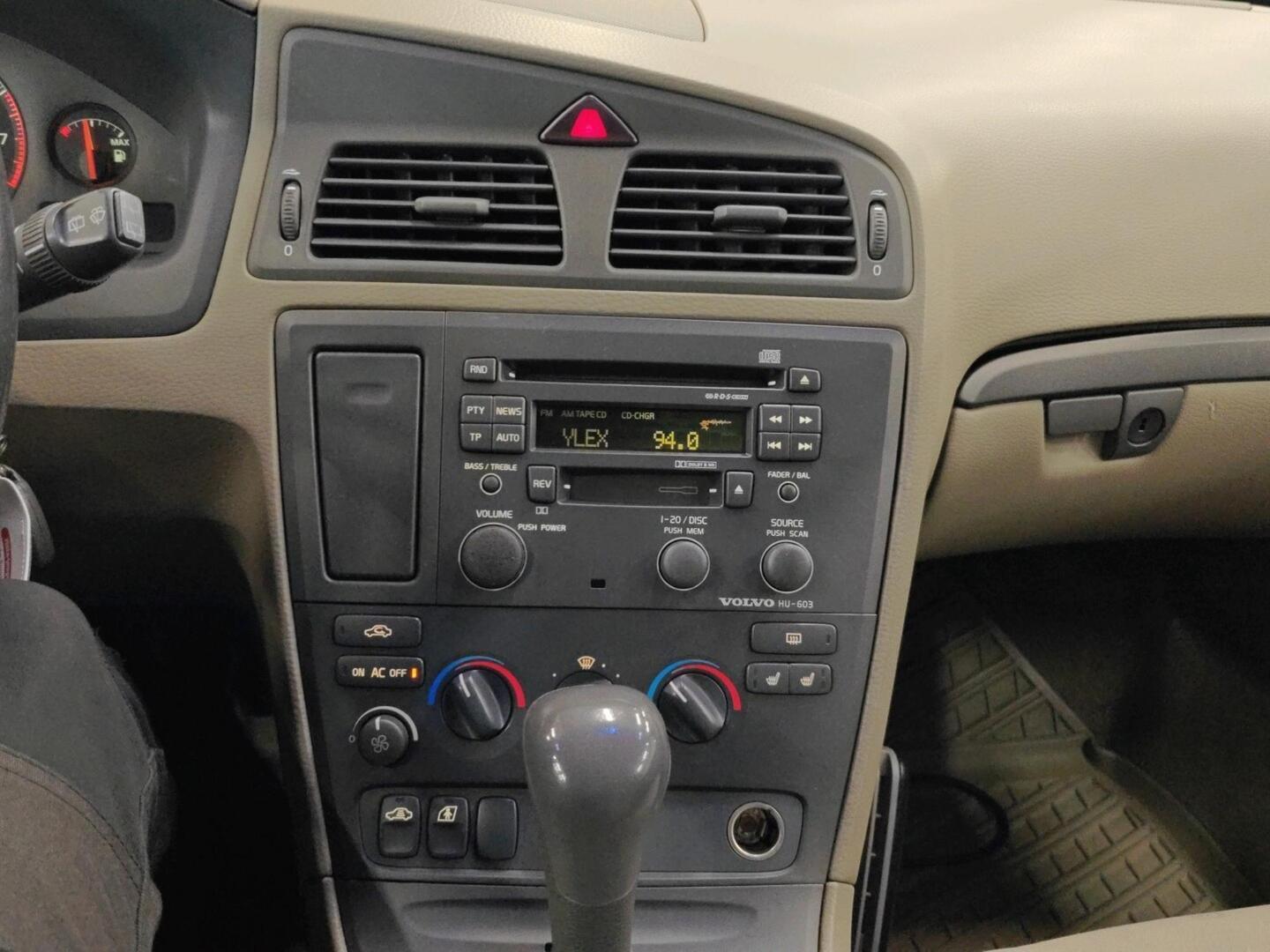 VOLVO V70 2001