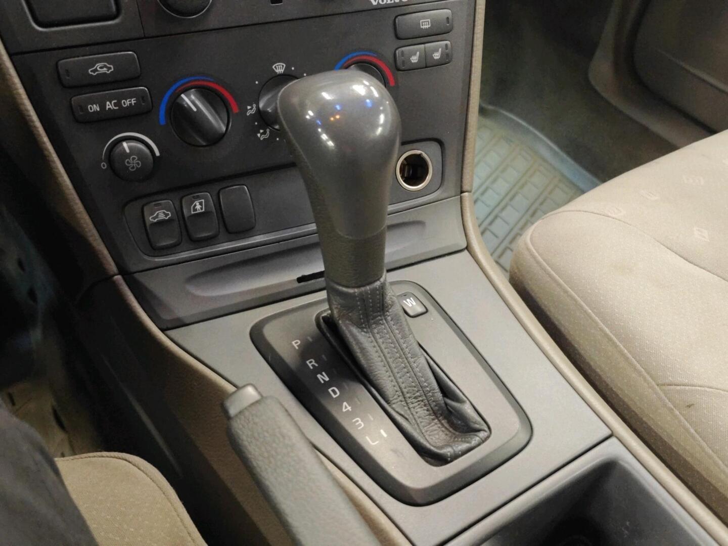 VOLVO V70 2001