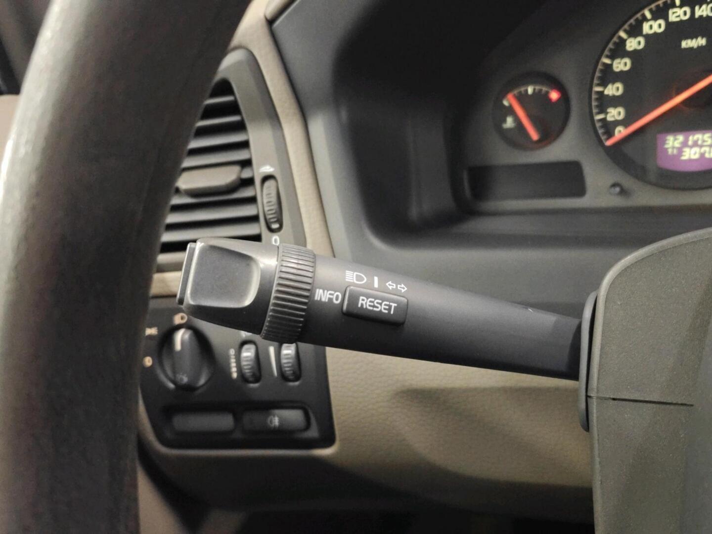 VOLVO V70 2001