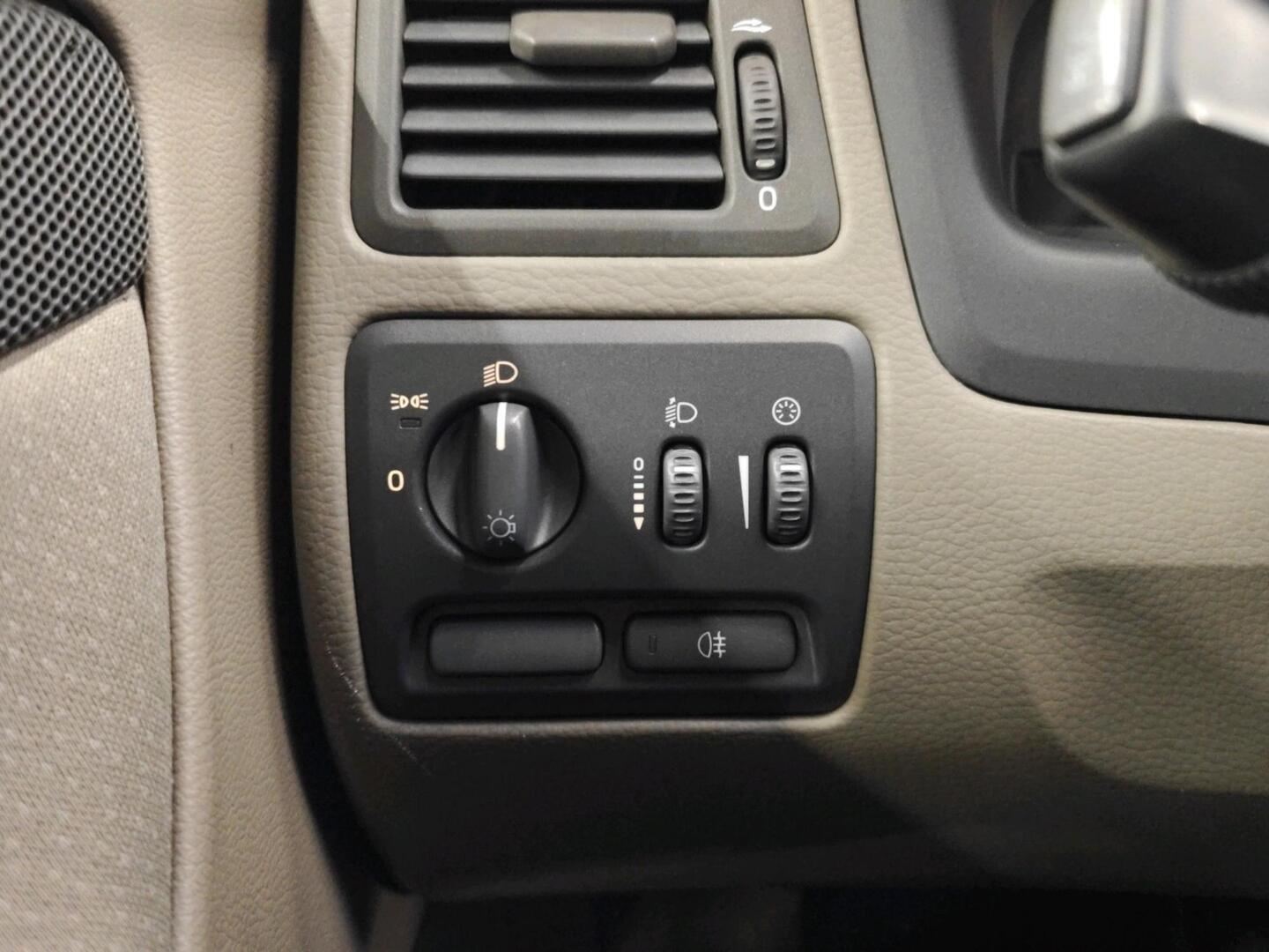 VOLVO V70 2001