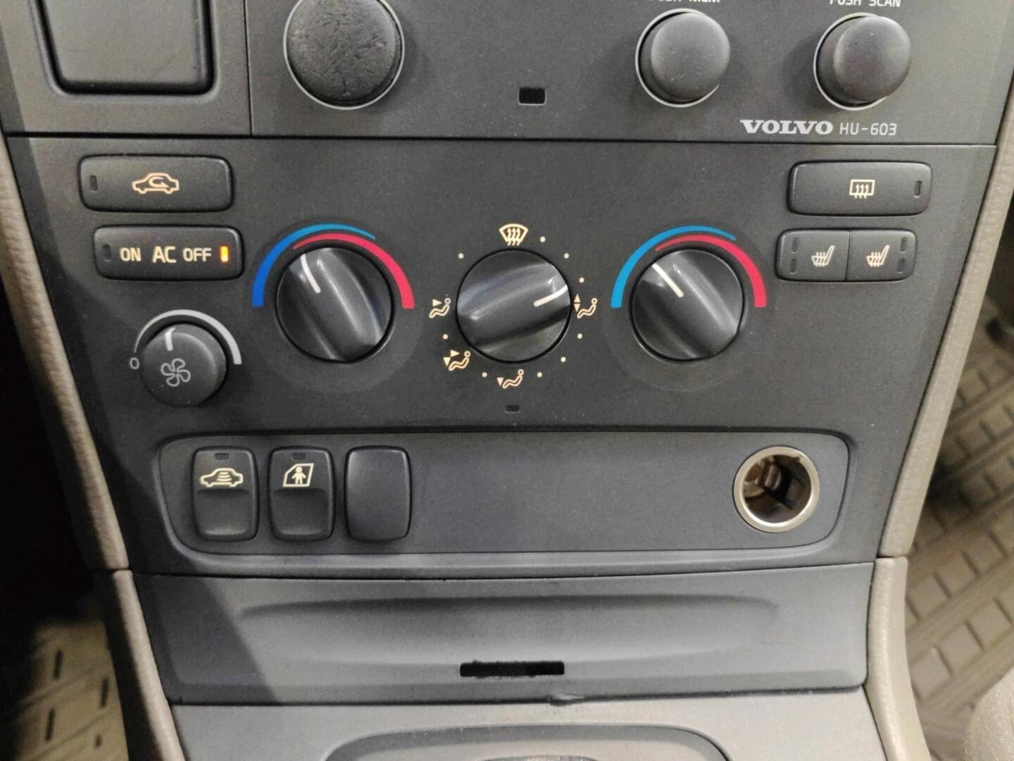 VOLVO V70 2001