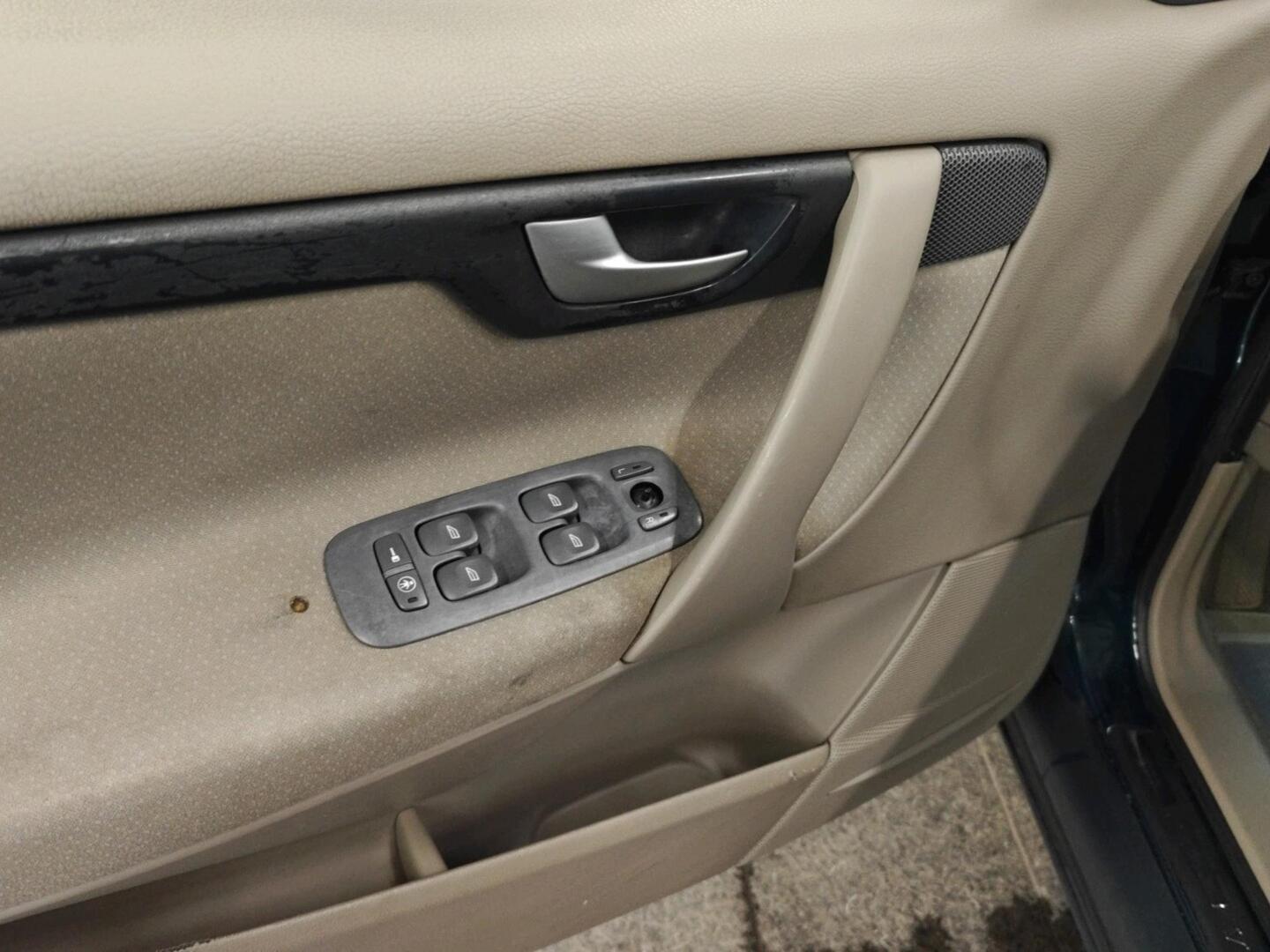 VOLVO V70 2001