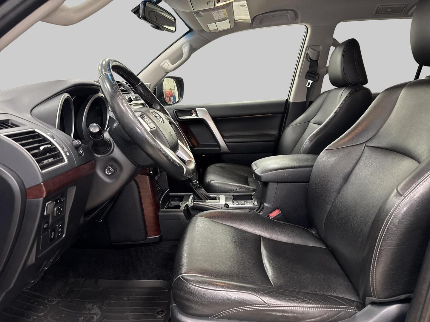 TOYOTA Land Cruiser 2016