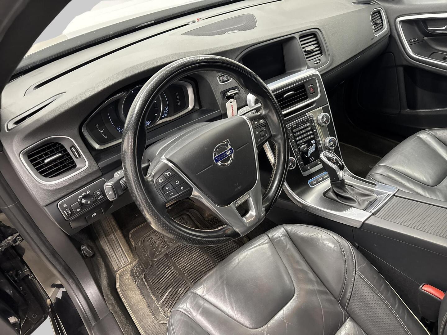 VOLVO V60 2016
