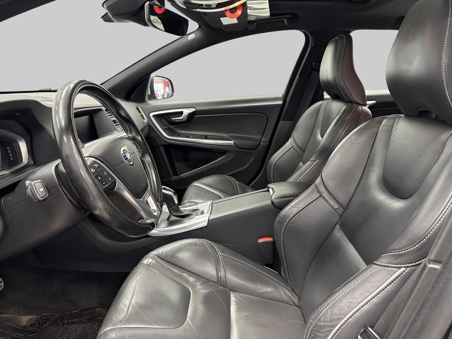 VOLVO V60 2016