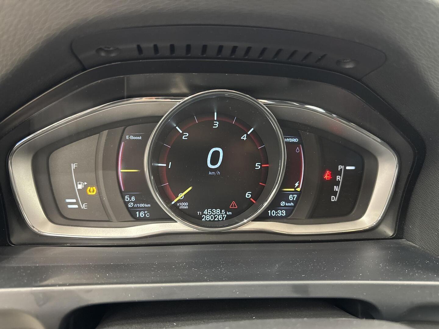 VOLVO V60 2016
