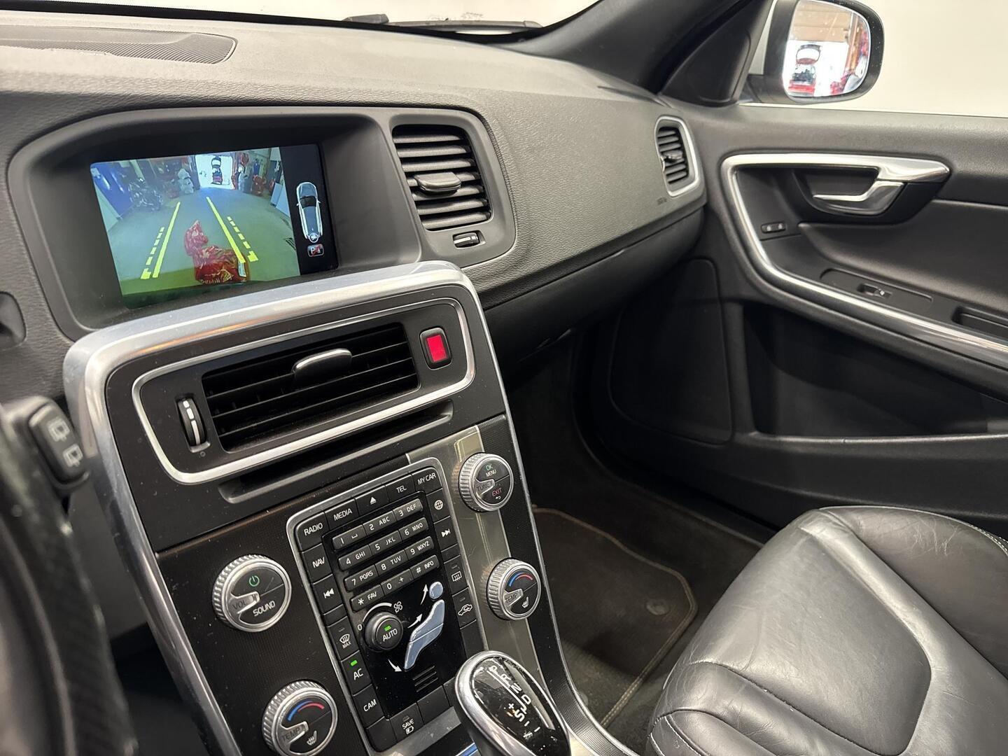 VOLVO V60 2016