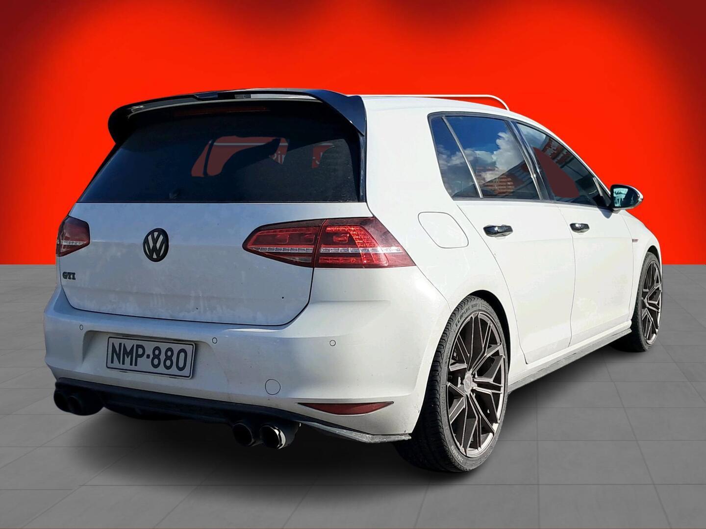 VOLKSWAGEN Golf 2013