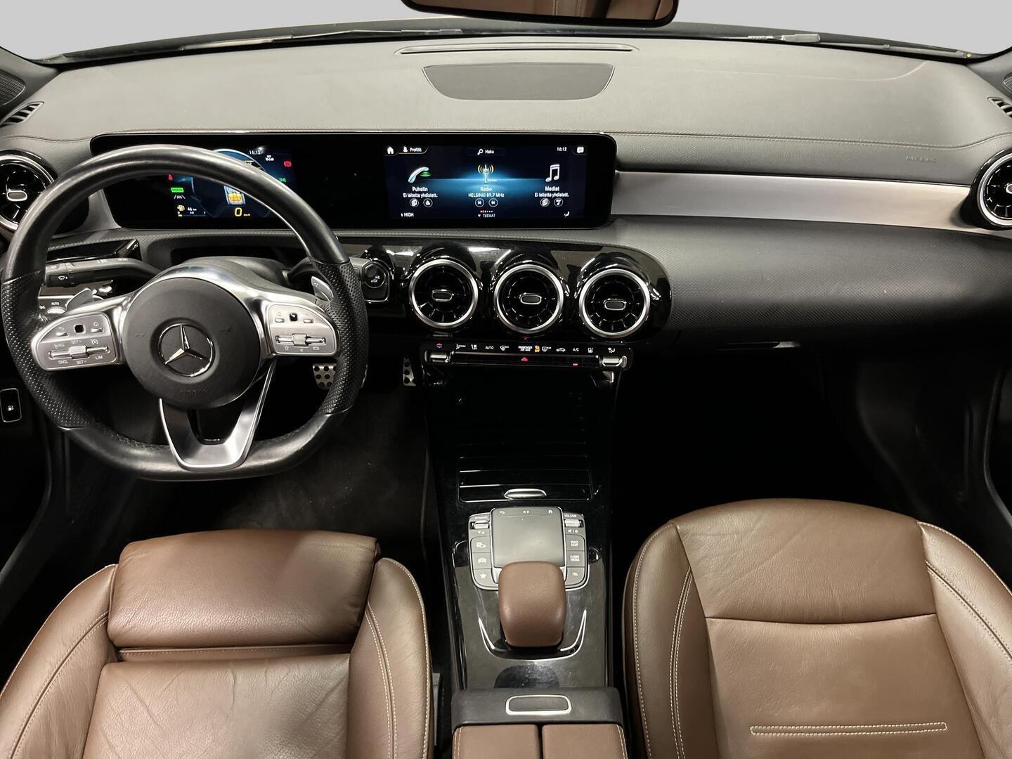 MERCEDES-BENZ CLA 2023