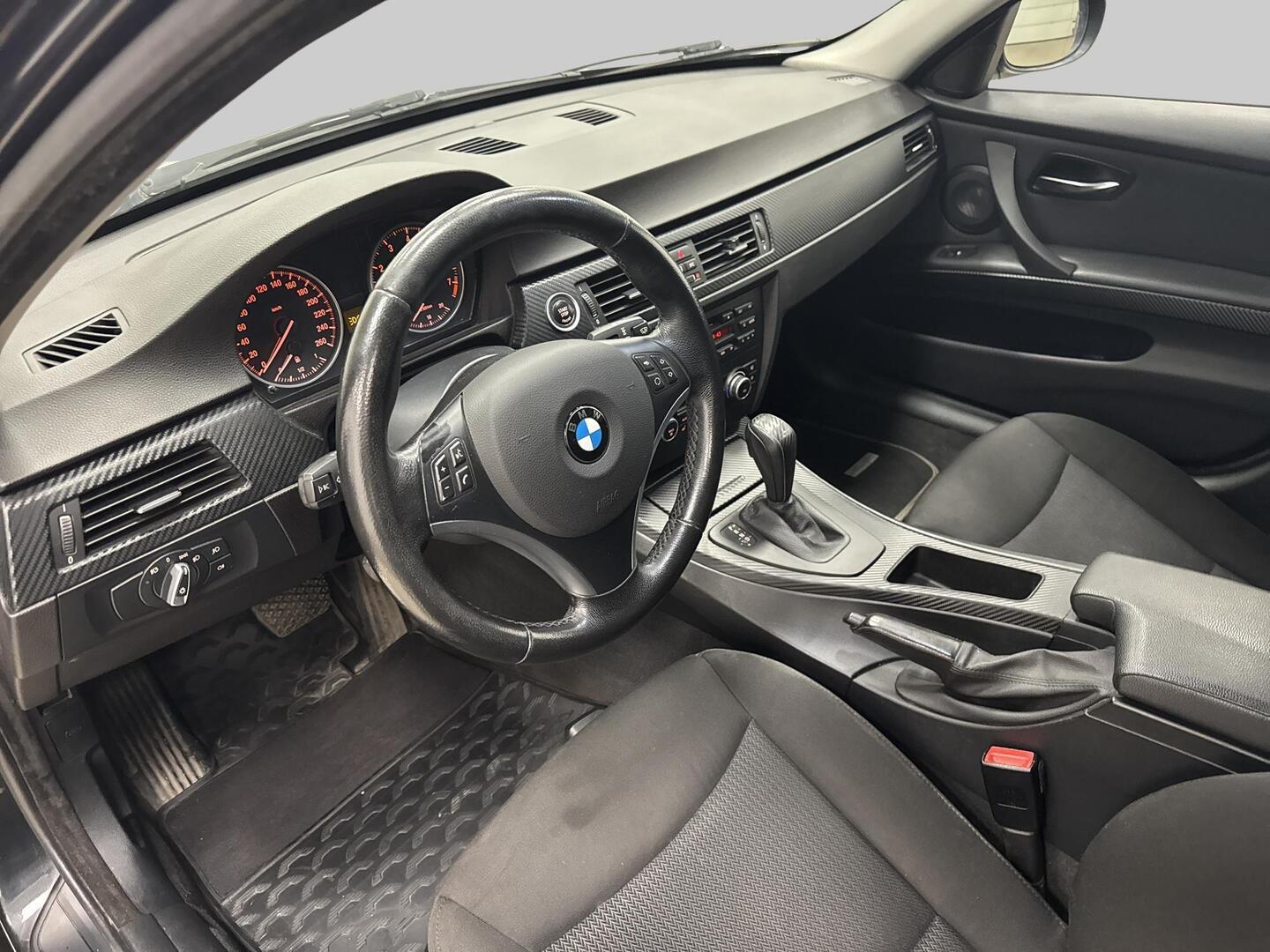 BMW 320 2010