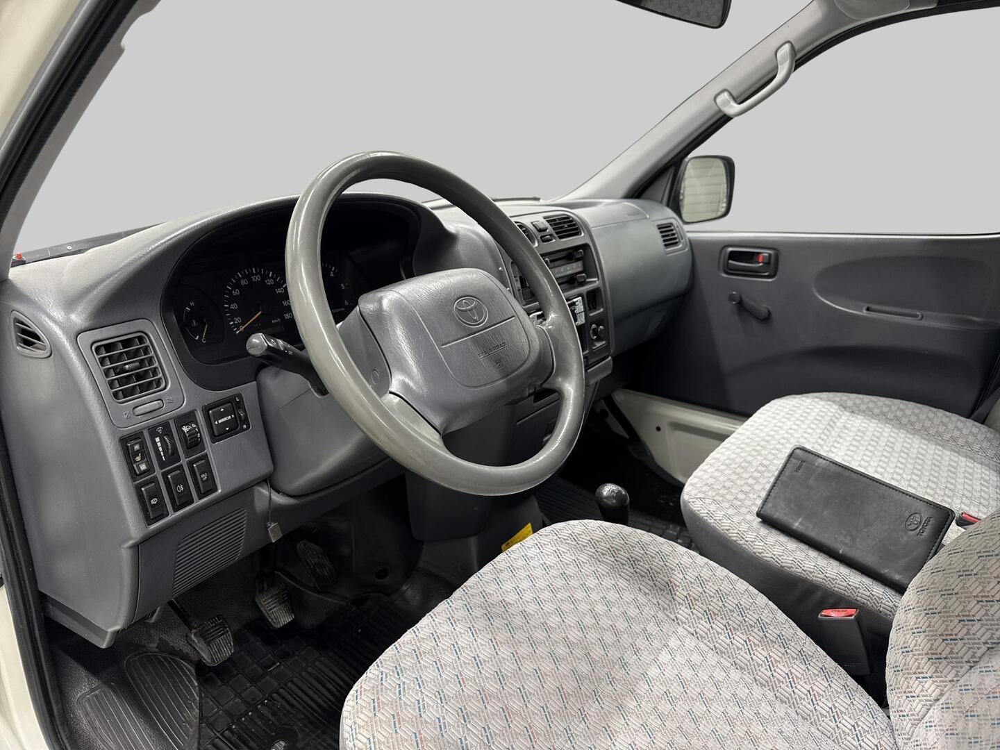 TOYOTA Hiace 2006