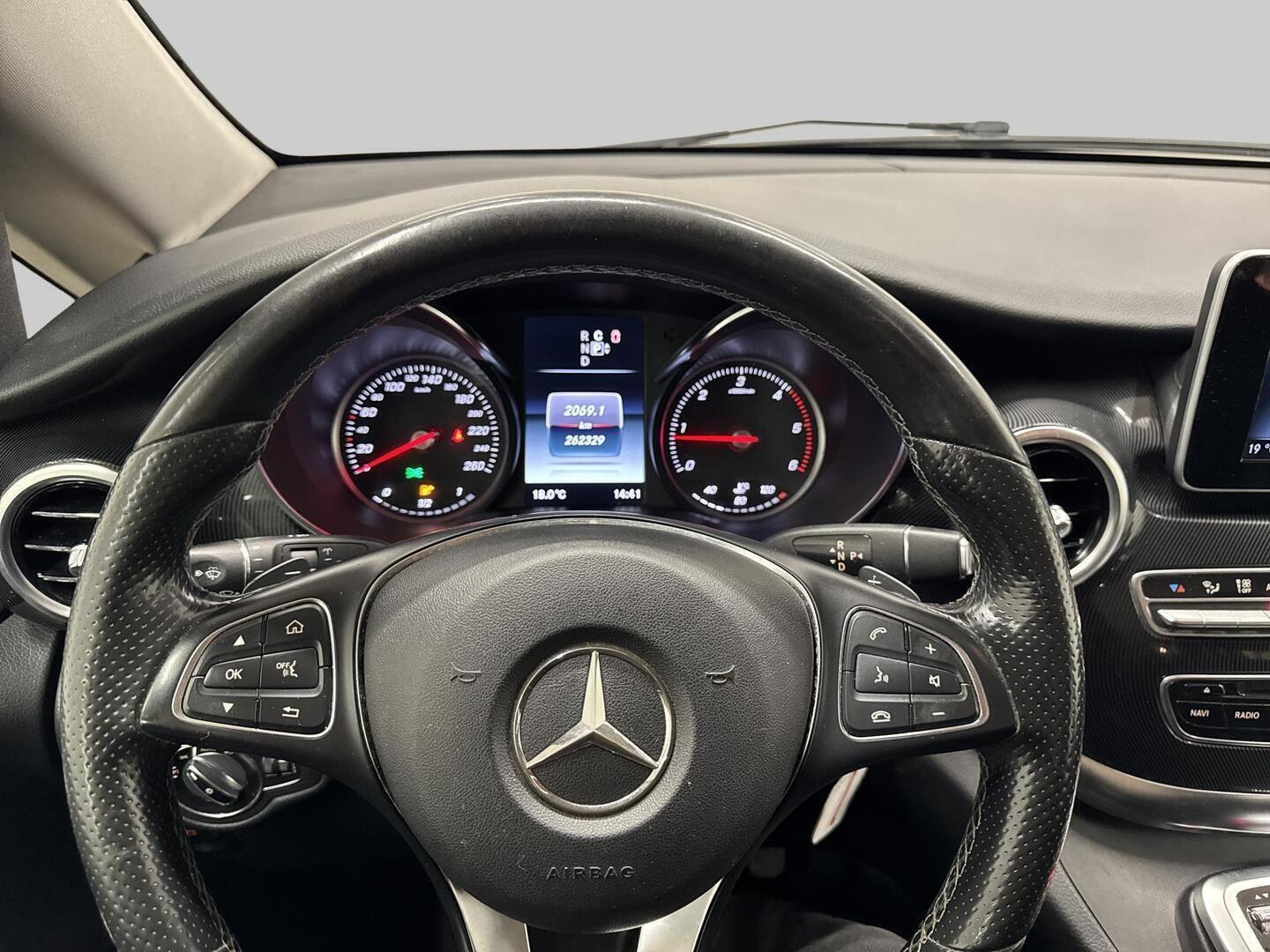 MERCEDES-BENZ V 2015