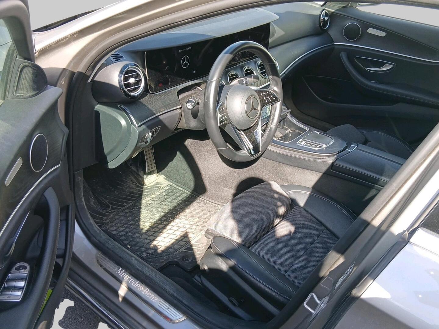 MERCEDES-BENZ E 2023