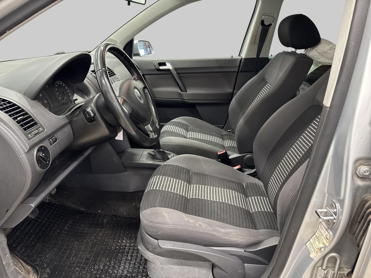 VOLKSWAGEN Polo 2009