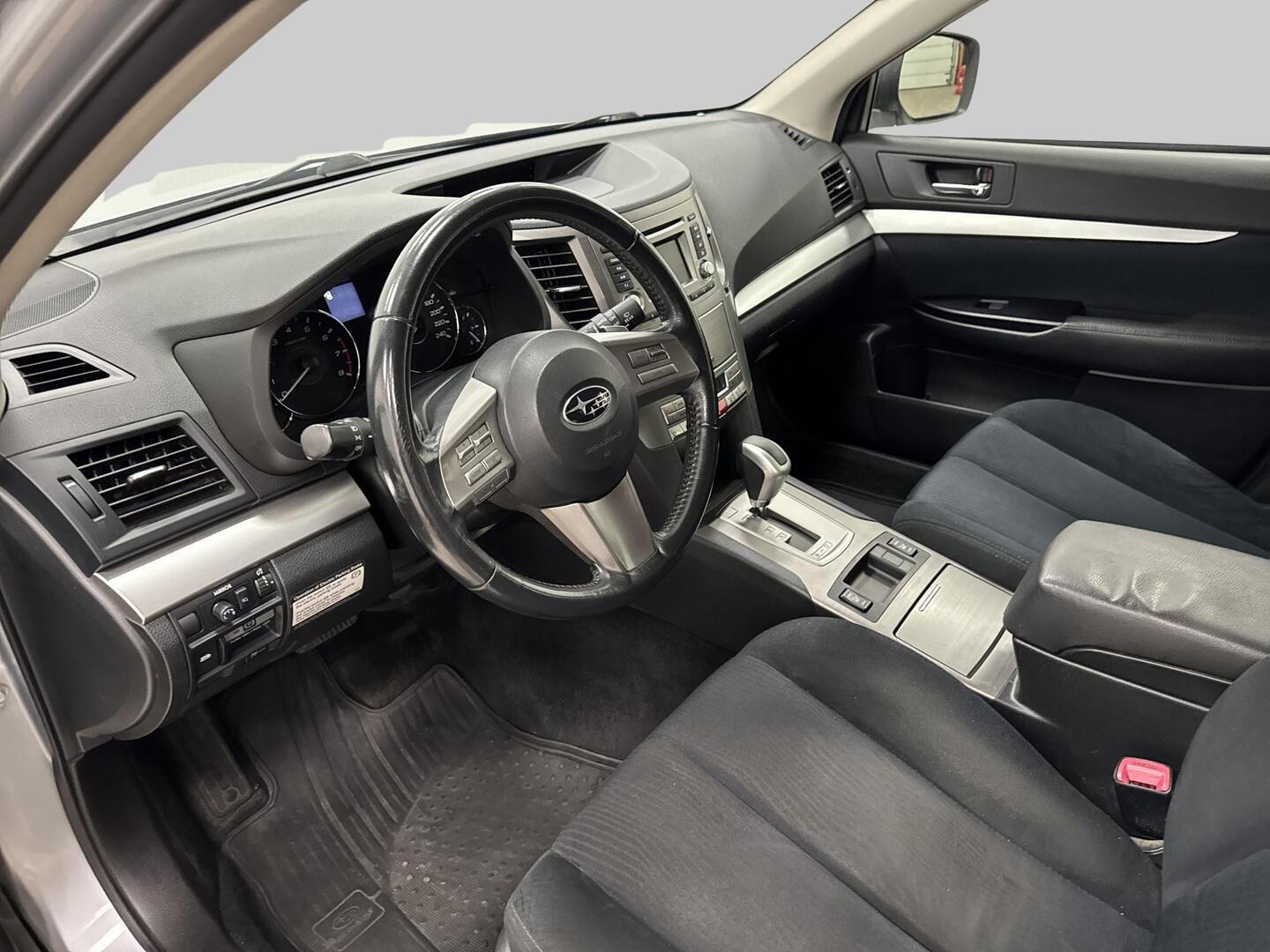 SUBARU Outback 2012