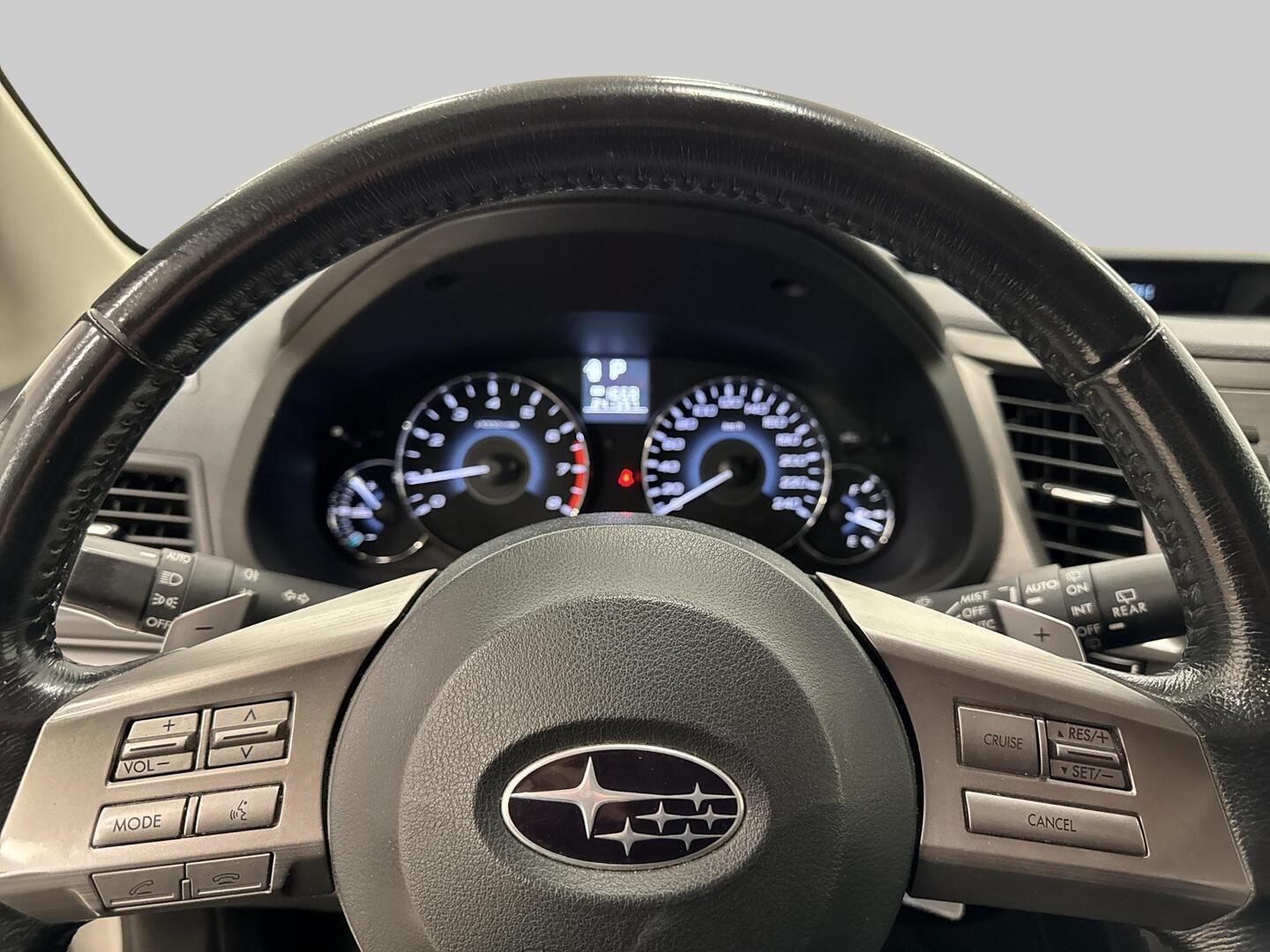 SUBARU Outback 2012