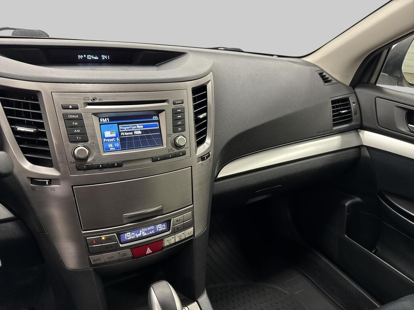 SUBARU Outback 2012