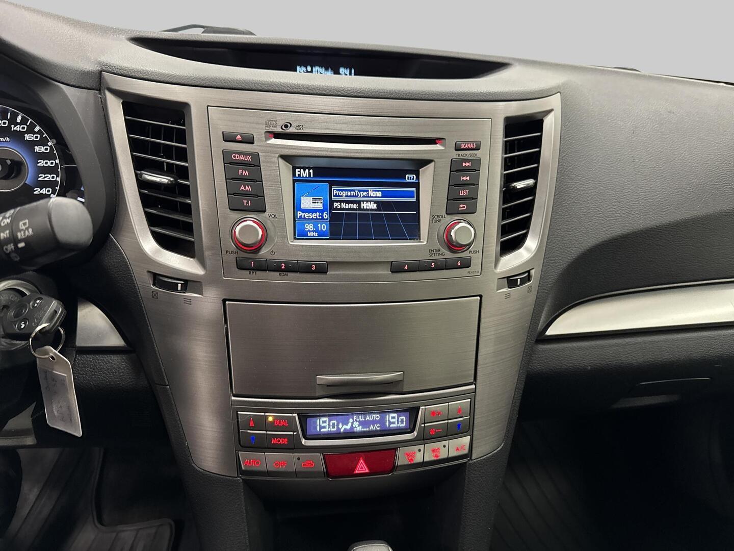 SUBARU Outback 2012