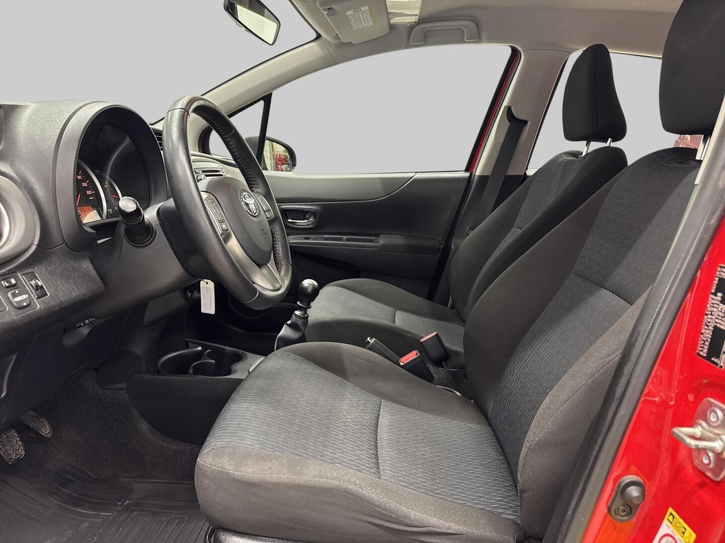 TOYOTA Yaris 2012