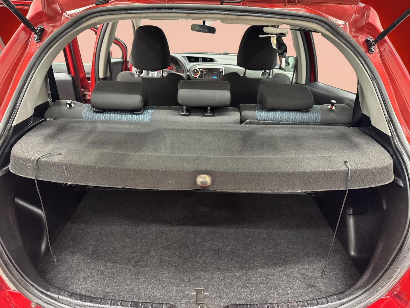 TOYOTA Yaris 2012