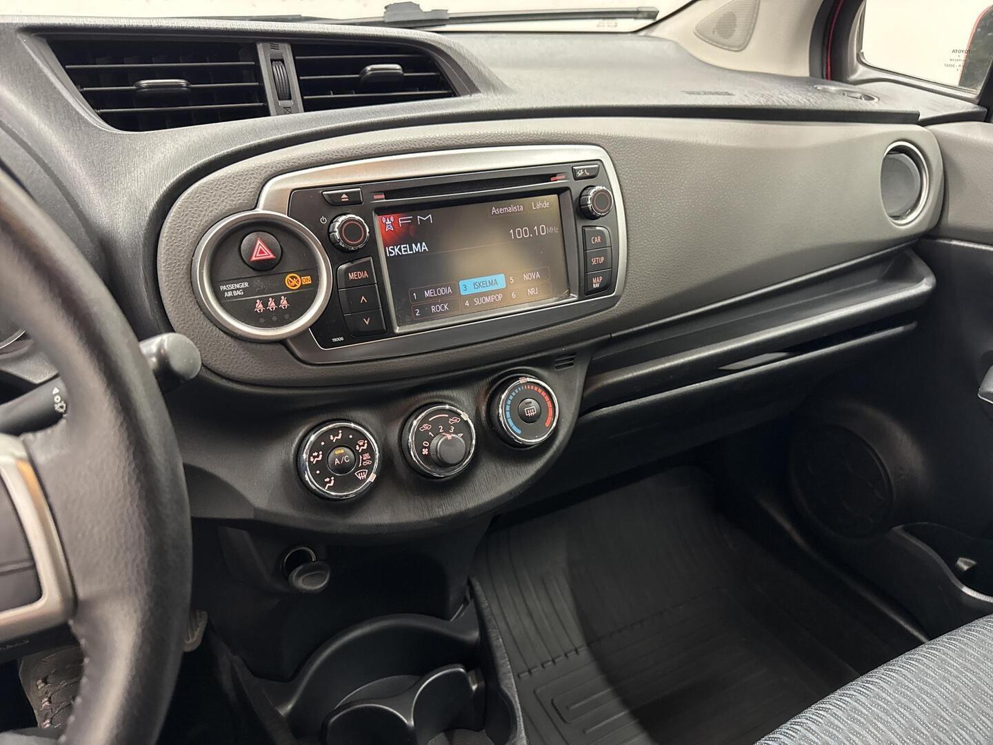 TOYOTA Yaris 2012