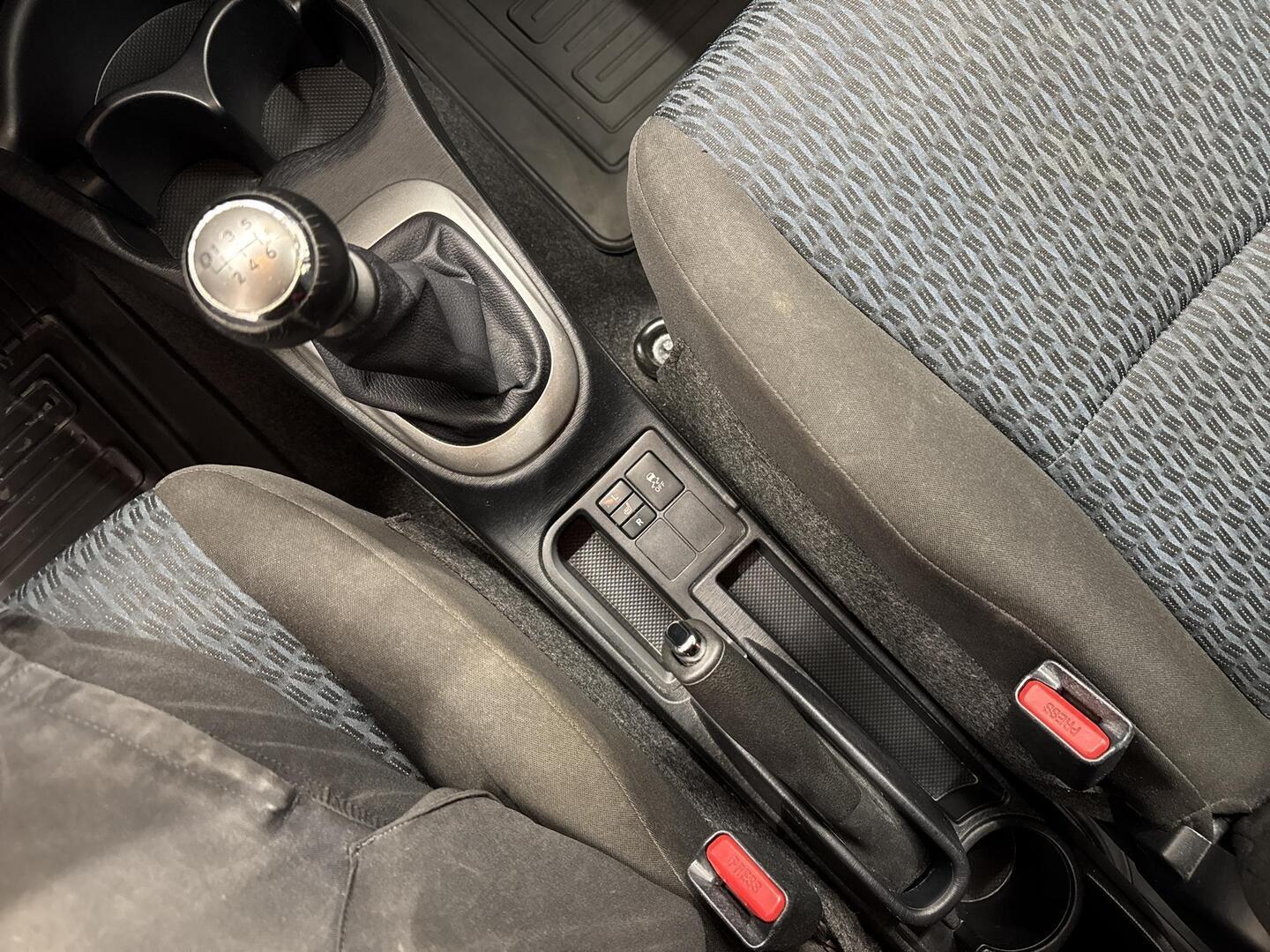 TOYOTA Yaris 2012