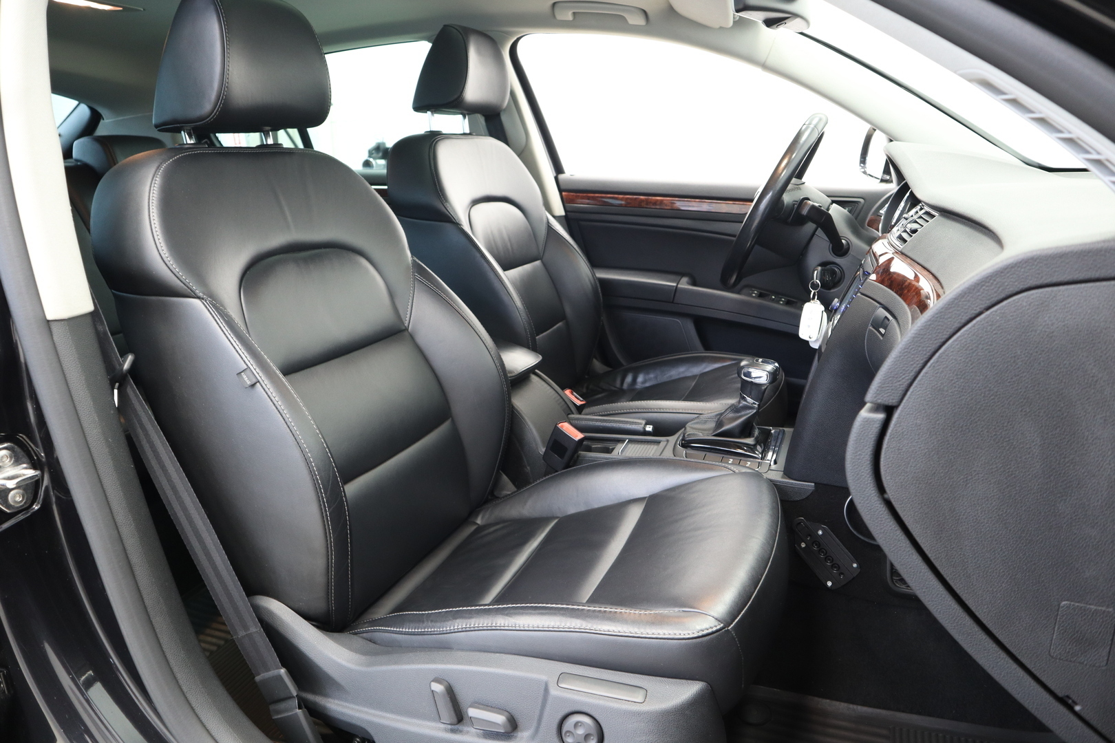 SKODA Superb 2012