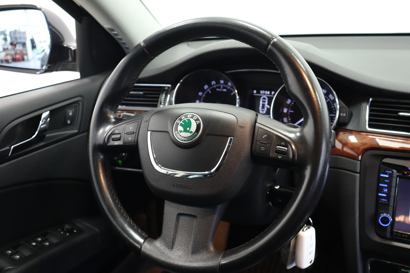 SKODA Superb 2012