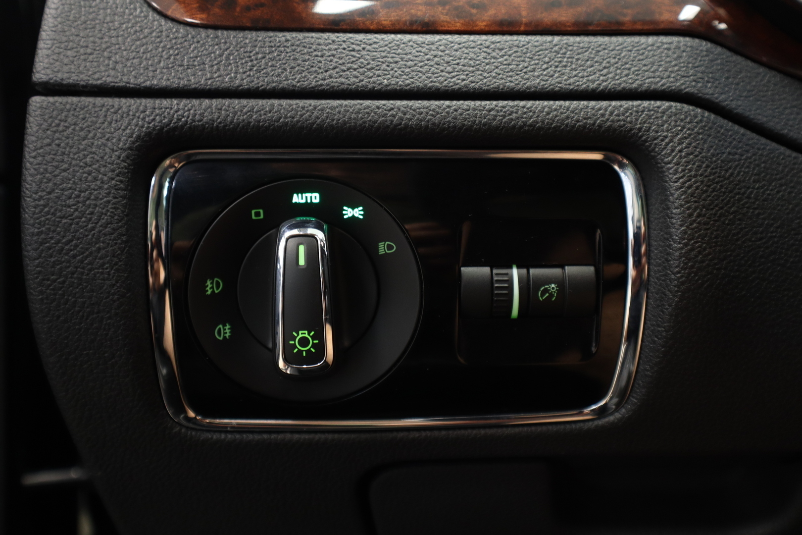 SKODA Superb 2012