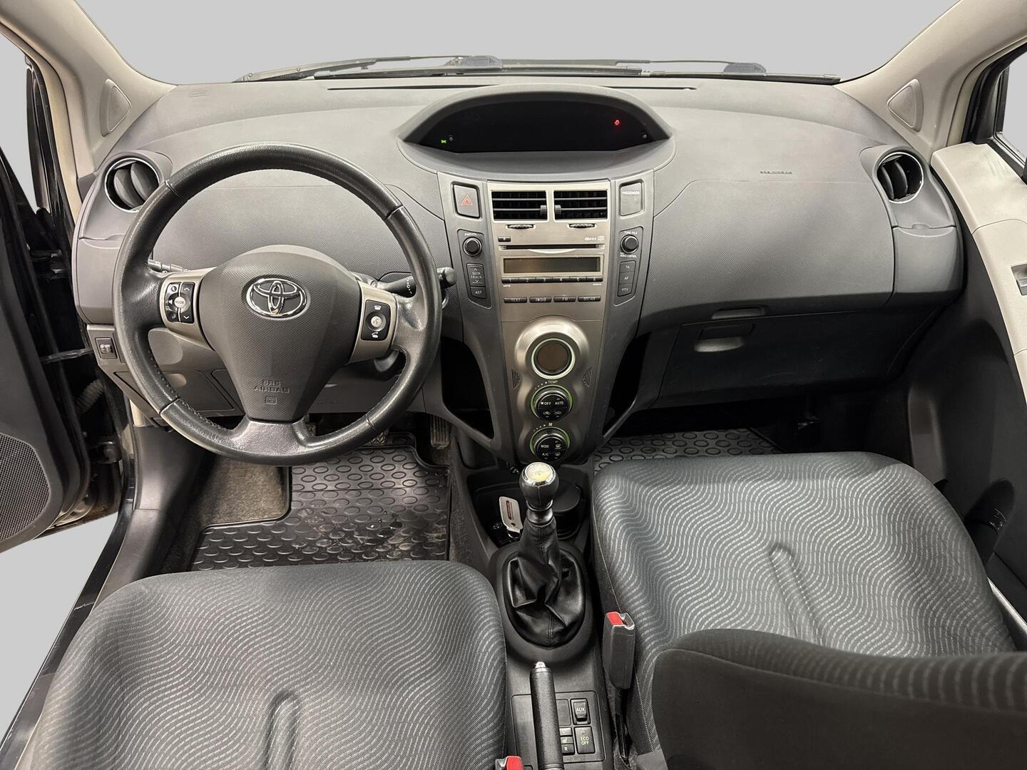 TOYOTA Yaris 2009