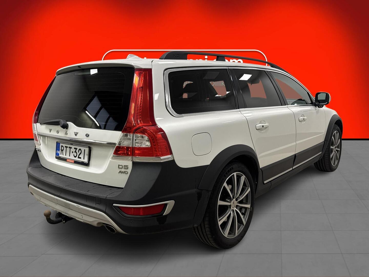 VOLVO XC70 2015