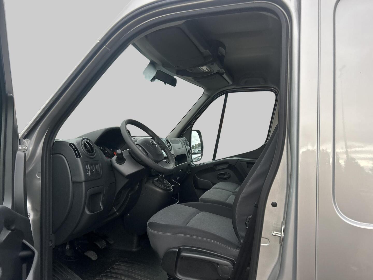 NISSAN NV400 2019