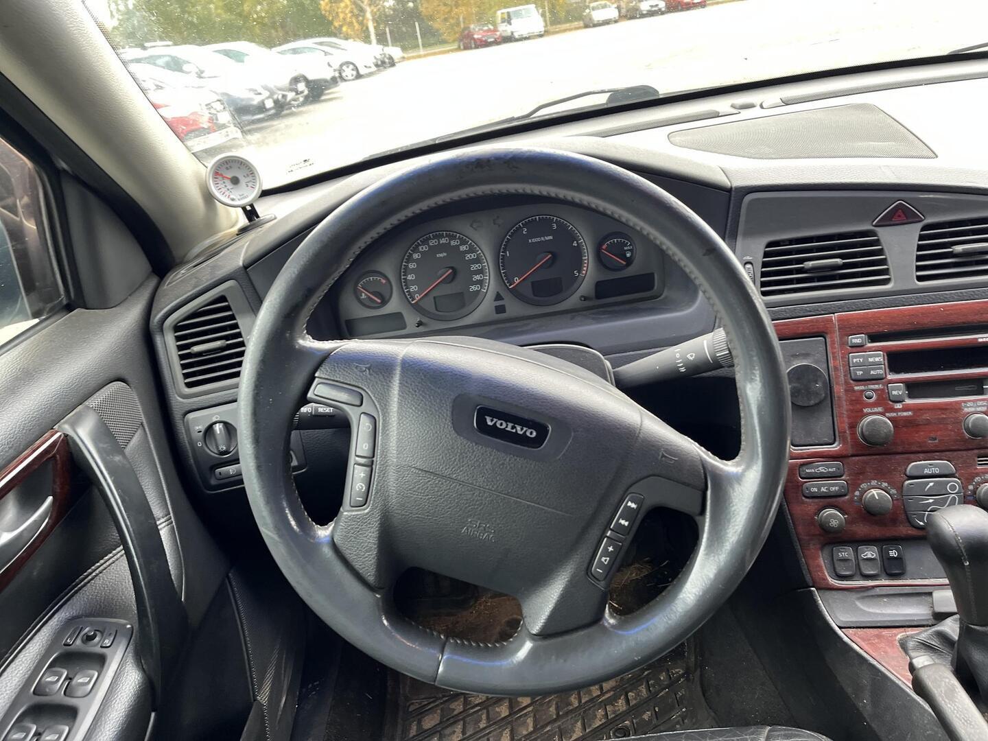 VOLVO V70 2002
