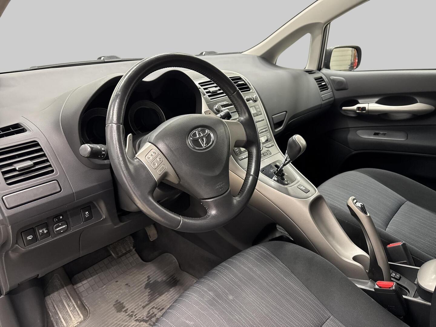 TOYOTA Auris 2009