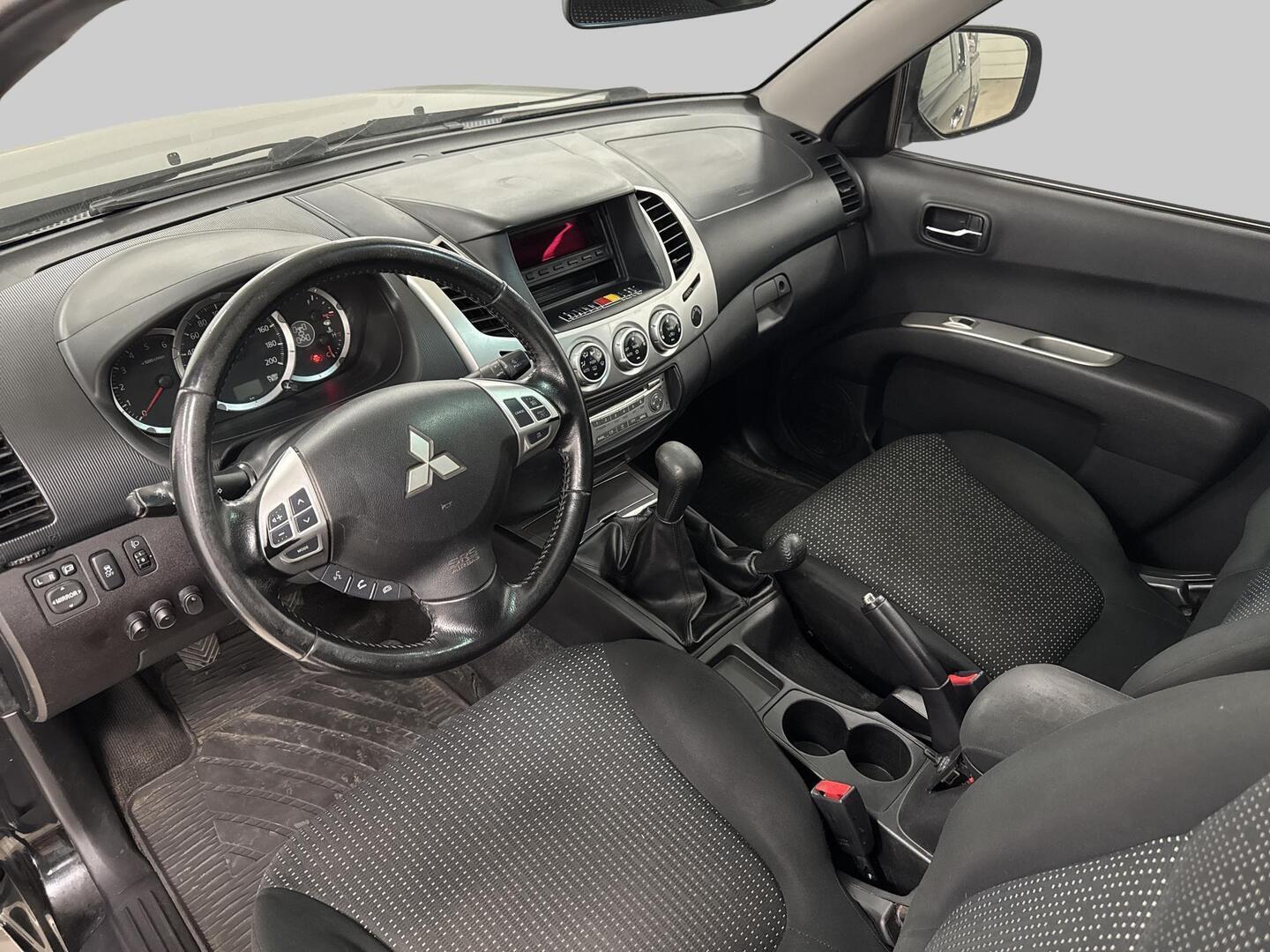 MITSUBISHI L200 2015