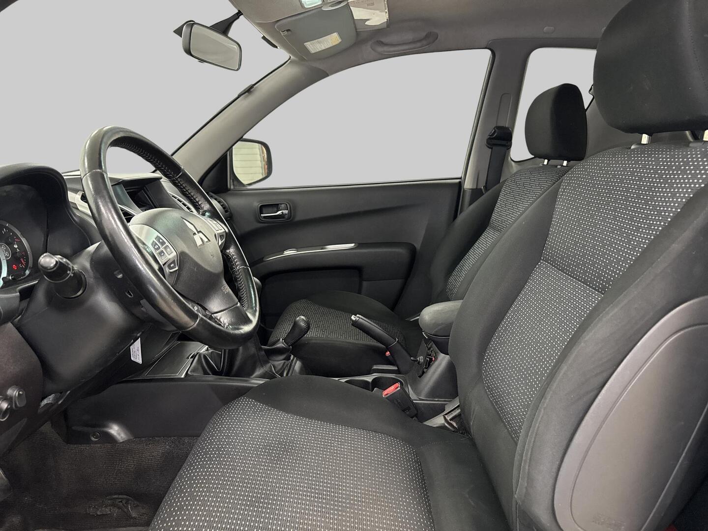 MITSUBISHI L200 2015