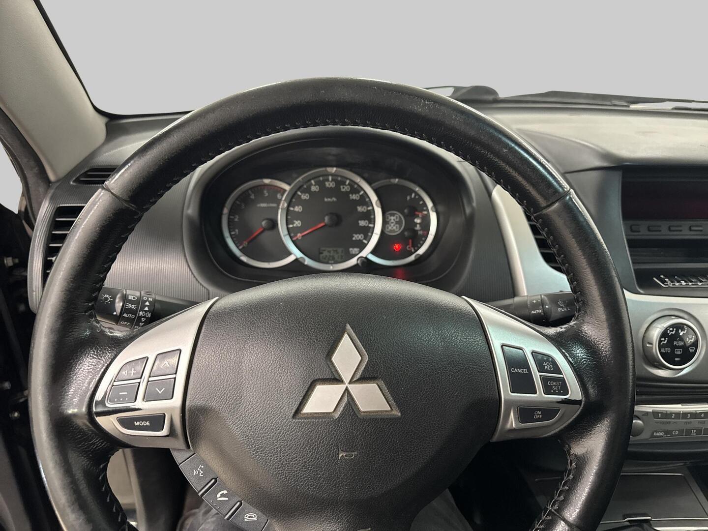 MITSUBISHI L200 2015