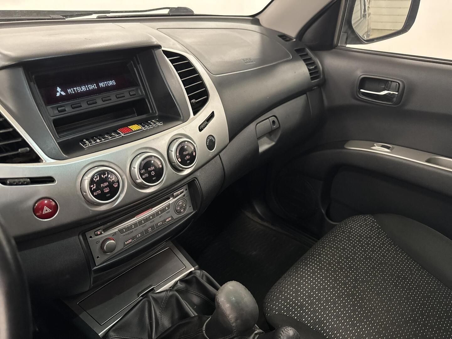 MITSUBISHI L200 2015