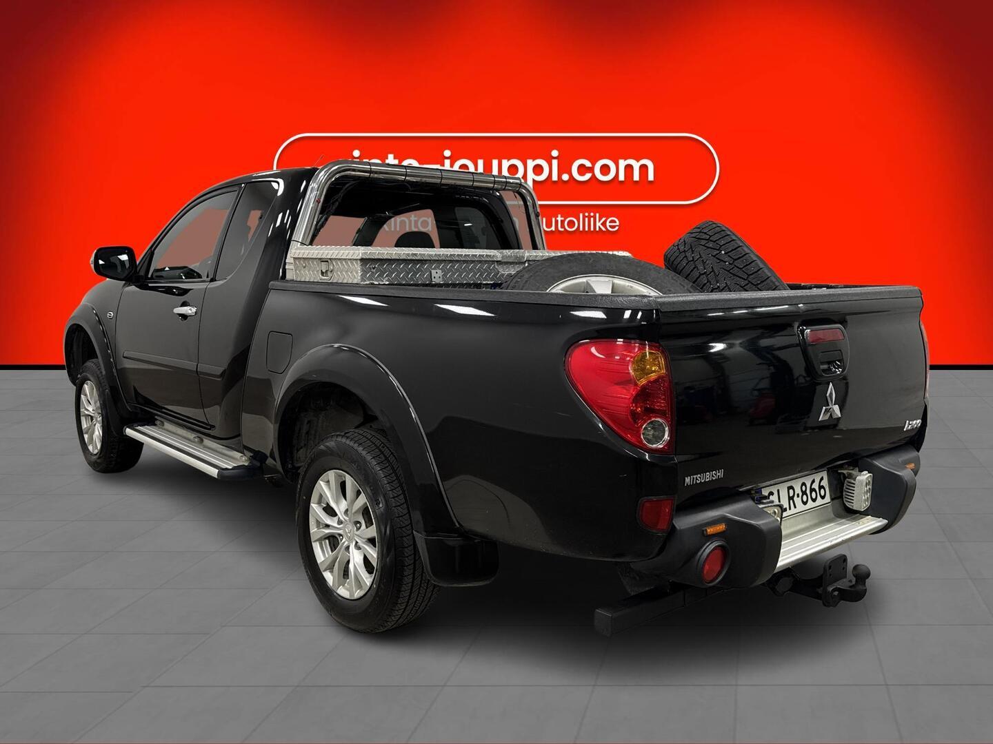 MITSUBISHI L200 2015