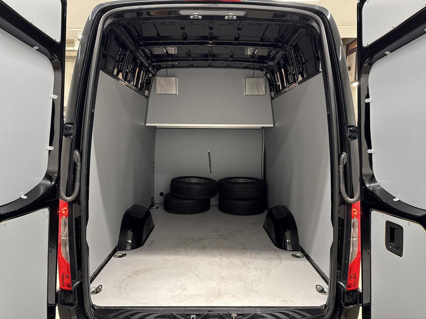 MERCEDES-BENZ Sprinter 2023