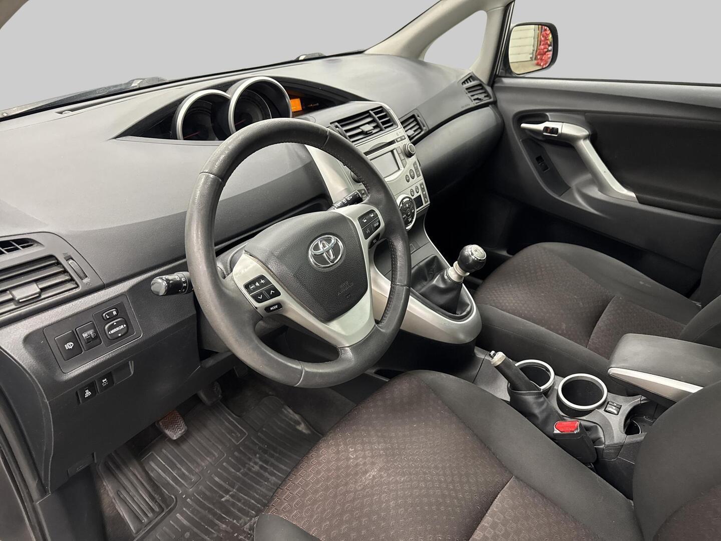 TOYOTA Verso 2011