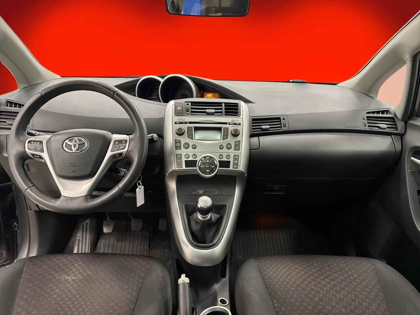 TOYOTA Verso 2011