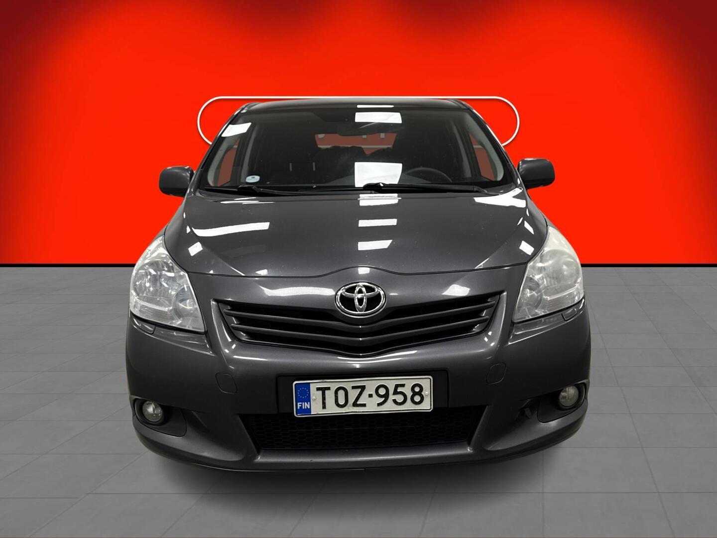 TOYOTA Verso 2011