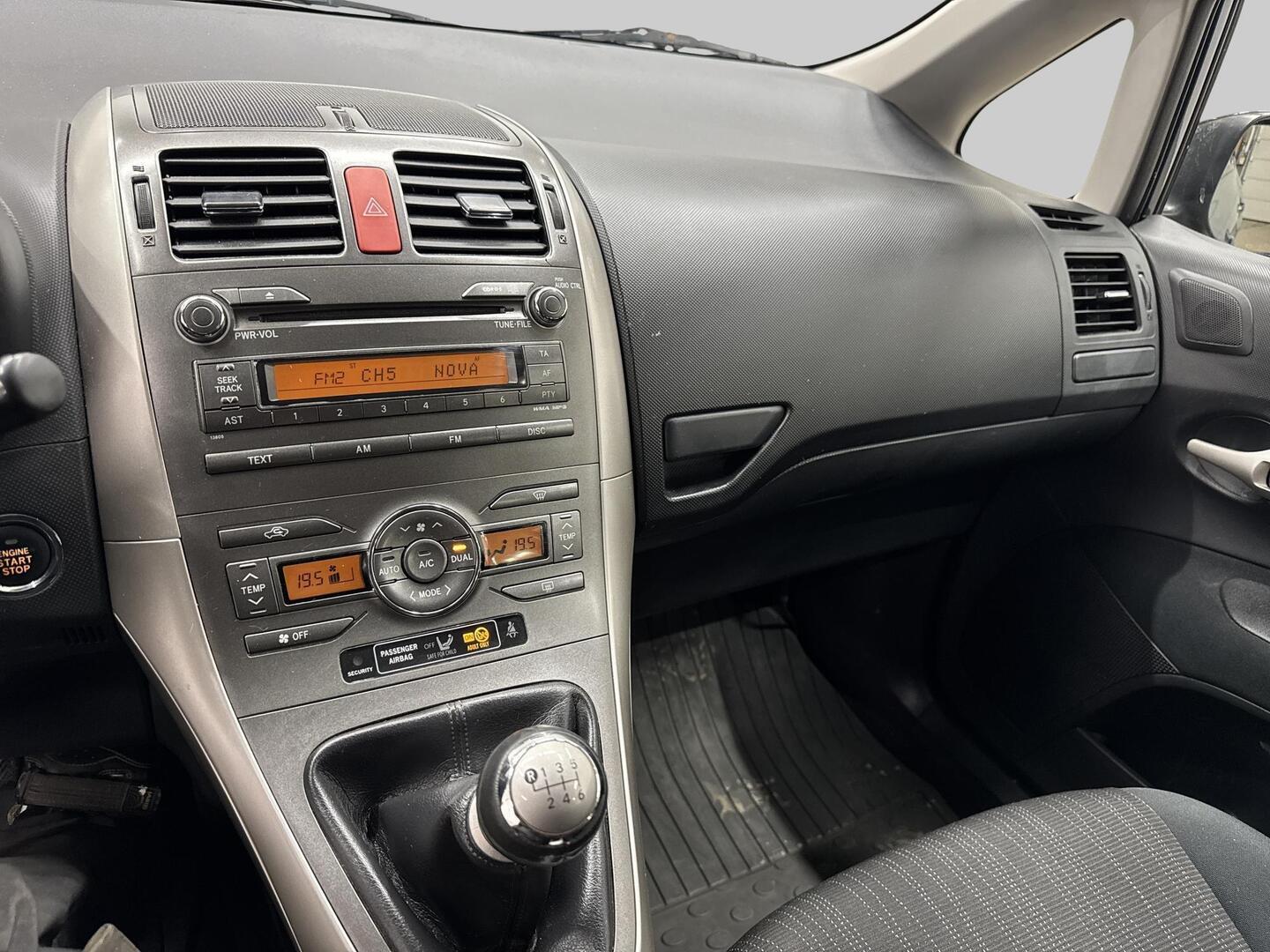 TOYOTA Auris 2007