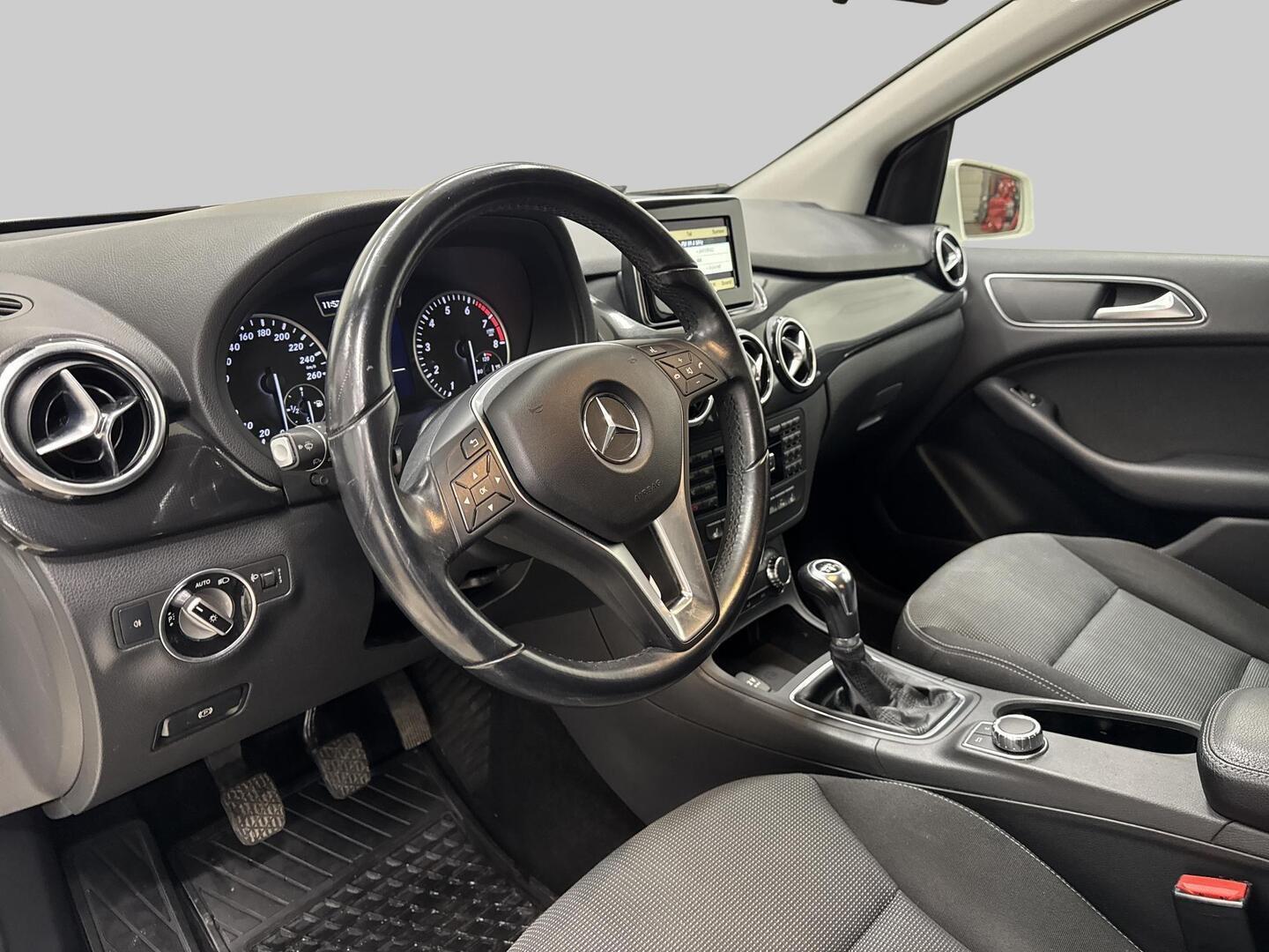 MERCEDES-BENZ B 2012