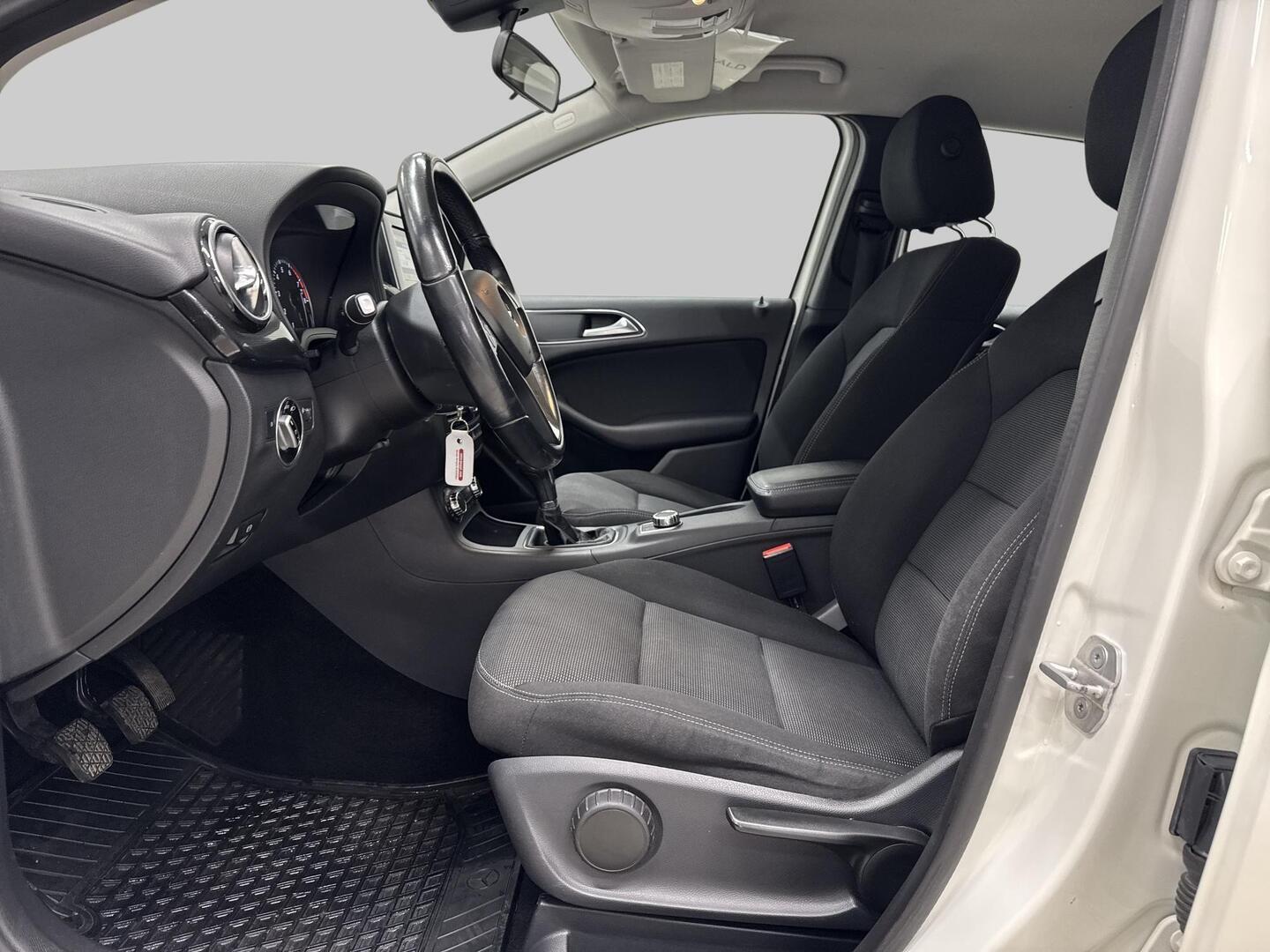 MERCEDES-BENZ B 2012