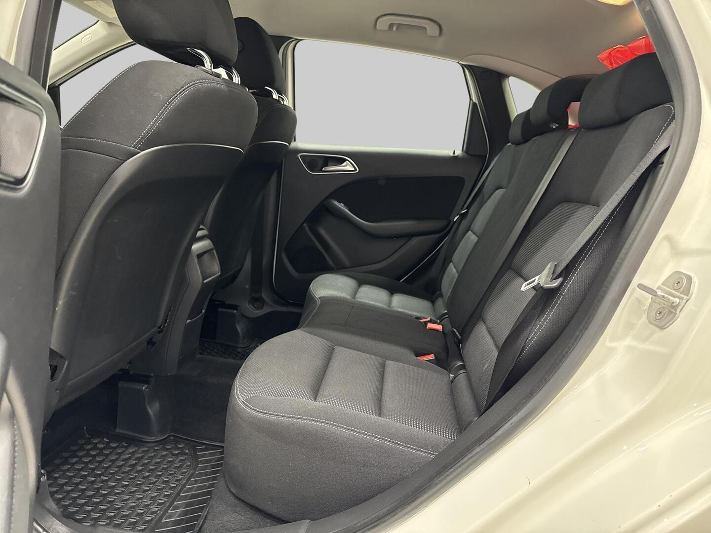 MERCEDES-BENZ B 2012