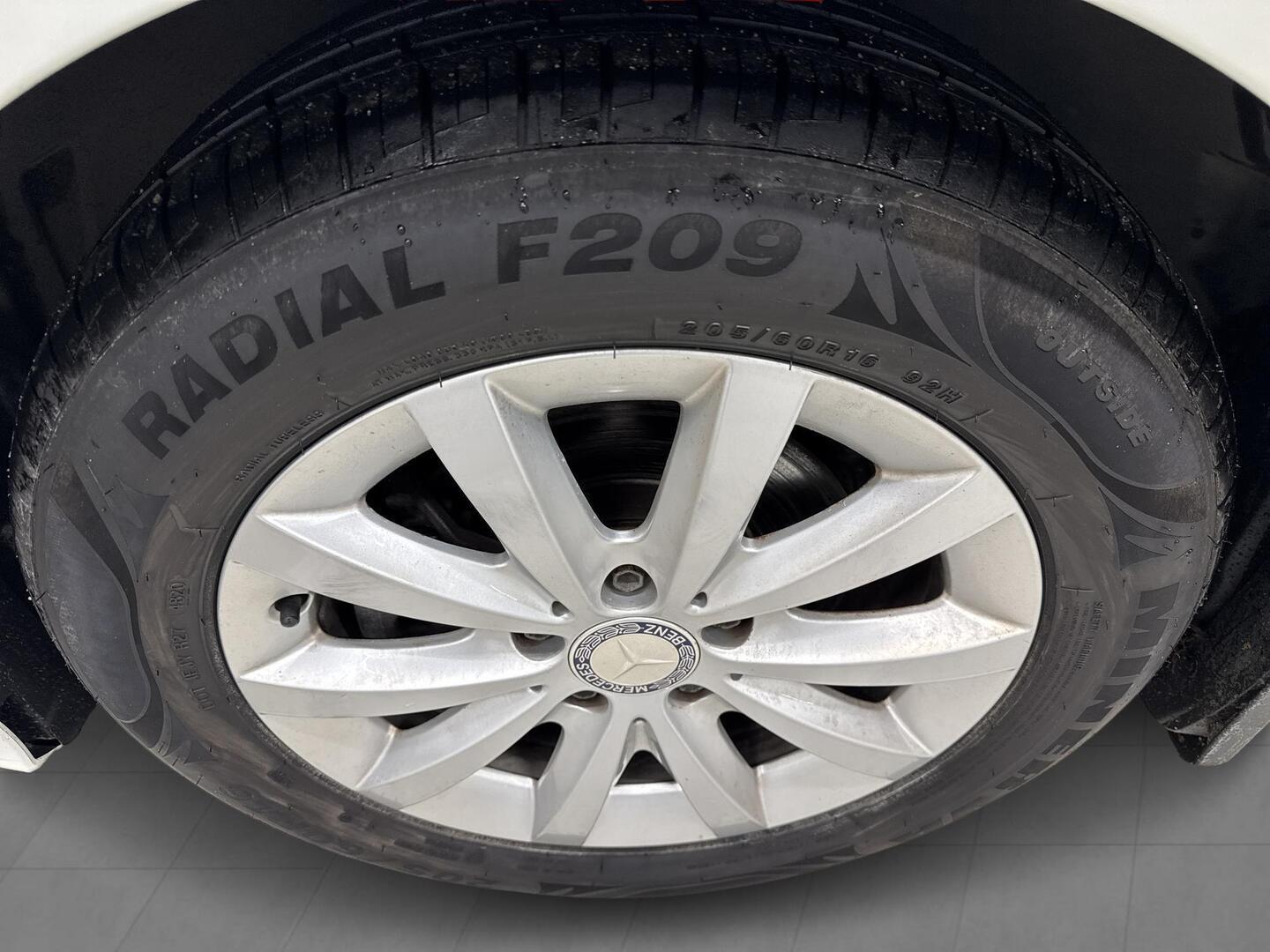 MERCEDES-BENZ B 2012